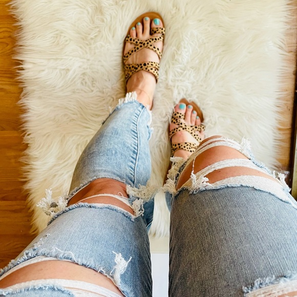 Tan Cheetah Strappy Toe Ring Sandals - Picture 6 of 14